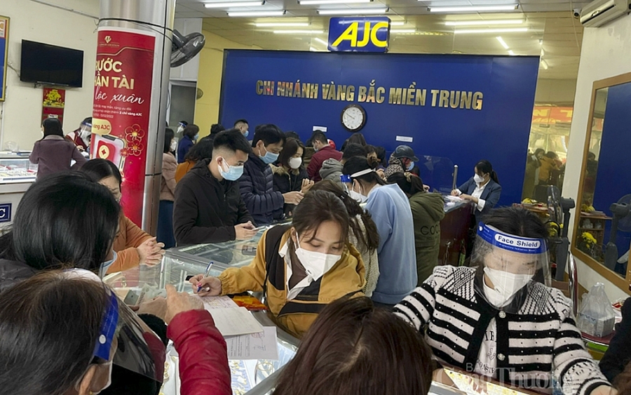 Vàng ép vỉ hút khách ngày vía Thần Tài