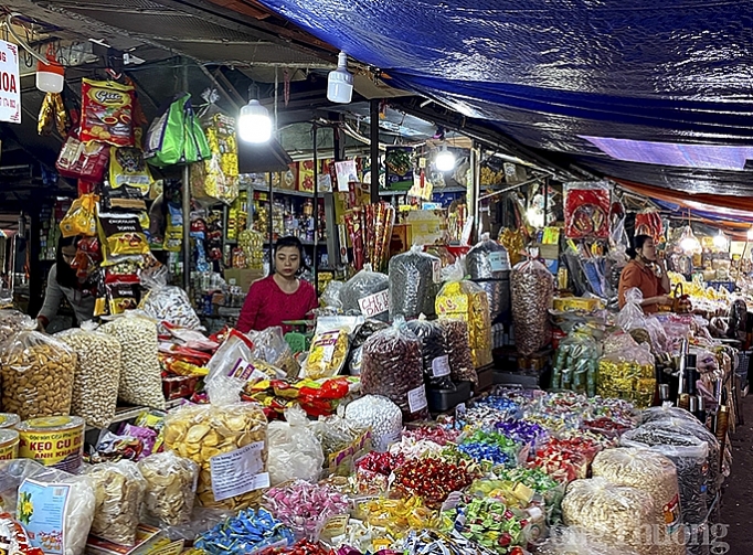 Nghệ An: Dịch Covid-19 khiến 30% kiot chợ Vinh đóng cửa nghe an dich covid 19 cho vinh hang ngan ki ot dong cua tieu thuong than e am