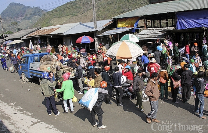 Nghệ An: Tạm dừng hoạt động chợ biên giới Nậm Cắn do dịch Covid-19 nghe an cho bien gioi viet lao tam dung hoat dong do dich covid 19