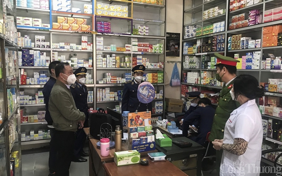 Nghệ An: Liên tiếp phát hiện, thu giữ lượng lớn kit test COVID-19 nhập lậu Nghệ An: Liên tiếp phát hiện, thu giữ lượng lớn kit test COVID-19 nhập lậu