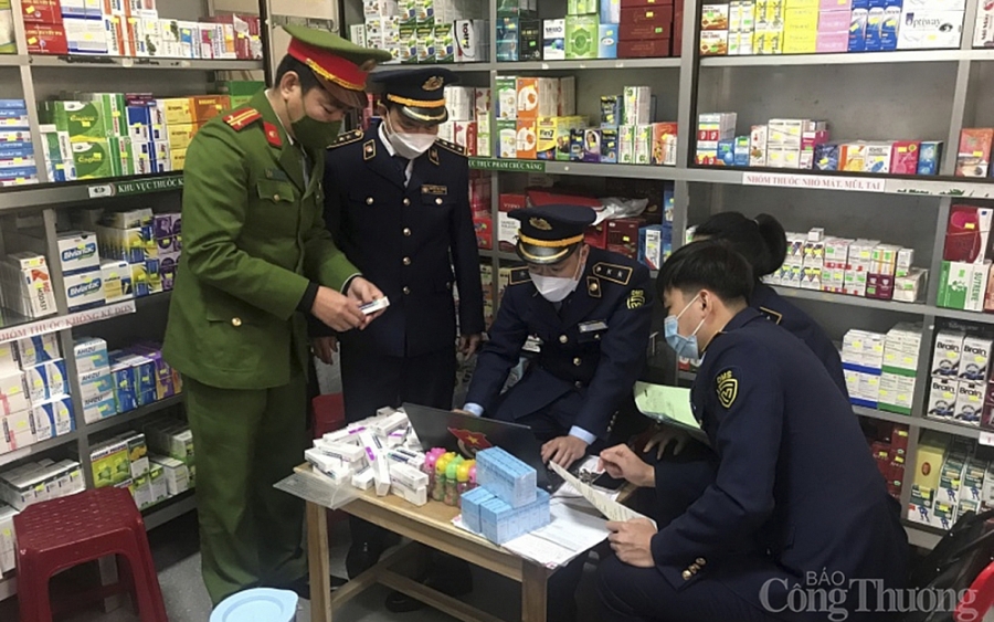 Nghệ An: Liên tiếp phát hiện, thu giữ lượng lớn kit test COVID-19 nhập lậu Nghệ An: Liên tiếp phát hiện, thu giữ lượng lớn kit test COVID-19 nhập lậu