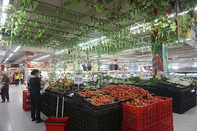 nghe an doanh thu ban le va dich vu quy 1 tang nhe