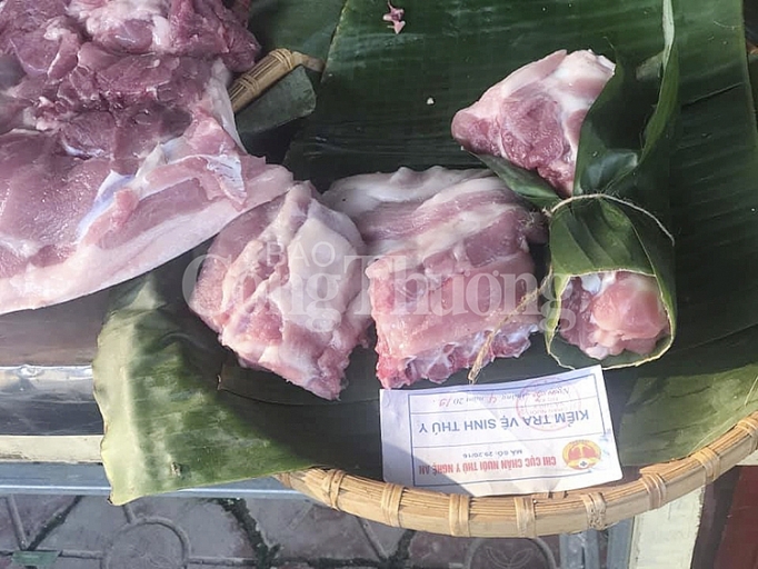 nghe an khach hang thich thu voi thuc pham goi bang la chuoi