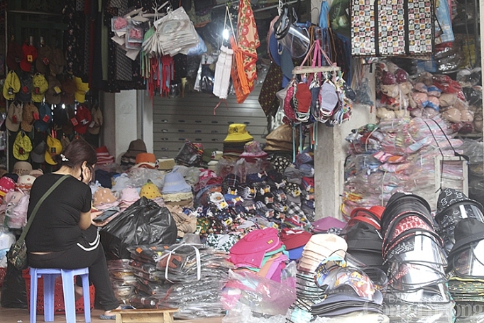 Nghệ An: Nhiều cửa hàng phớt lờ chủ trương cách ly xã hội nghe an nhieu cua hang khong thiet yeu van tim cach kinh doanh phot lo lenh cam