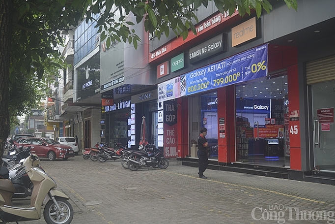 Nghệ An: Nhiều cửa hàng phớt lờ chủ trương cách ly xã hội nghe an nhieu cua hang khong thiet yeu van tim cach kinh doanh phot lo lenh cam