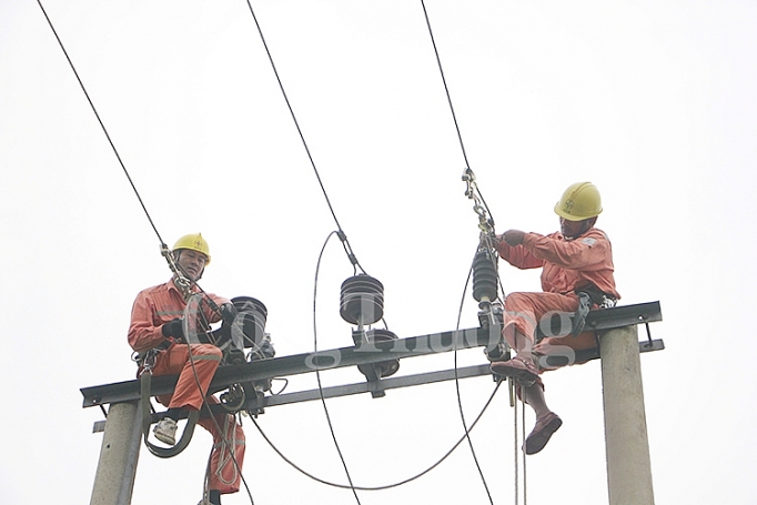 nganh dien ha tinh no luc dam bao dien trong mua nang nong