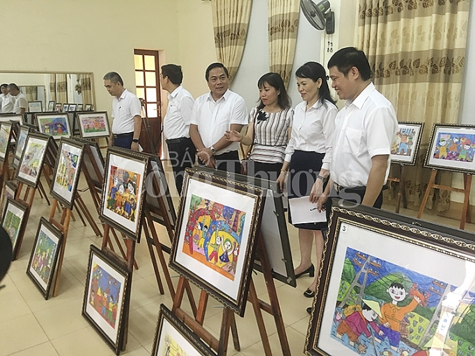 Hưởng ứng cuộc thi vẽ tranh - Thiếu nhi Việt Nam với an toàn trong sử dụng điện huong ung cuoc thi ve tranh thieu nhi viet nam voi an toan trong su dung dien