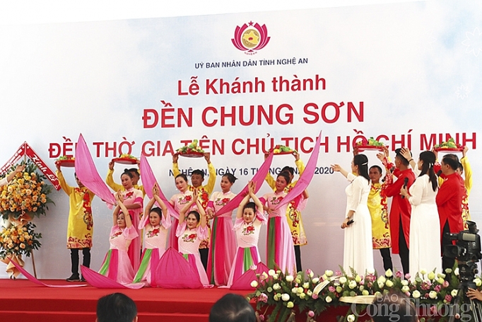 Nghệ An: Thủ tướng Nguyễn Xuân Phúc dự lễ khánh thành Đền Chung Sơn nghe an thu tuong nguyen xuan phuc du le khanh thanh den chung son den tho gia tien chu tich ho chi minh