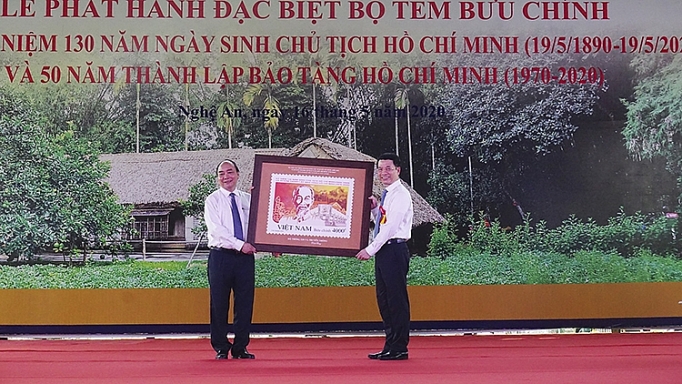 nghe an phat hanh bo tem ky niem 130 nam ngay sinh chu tich ho chi minh