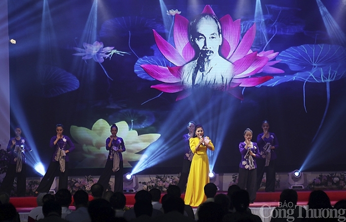 nghe an ky niem trong the 130 nam ngay sinh chu tich ho chi minh