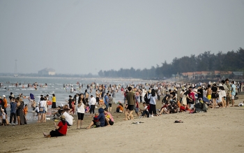 Các điểm vui chơi tại Nghệ An quá tải trong dịp nghỉ lễ 30/4 và 1/5