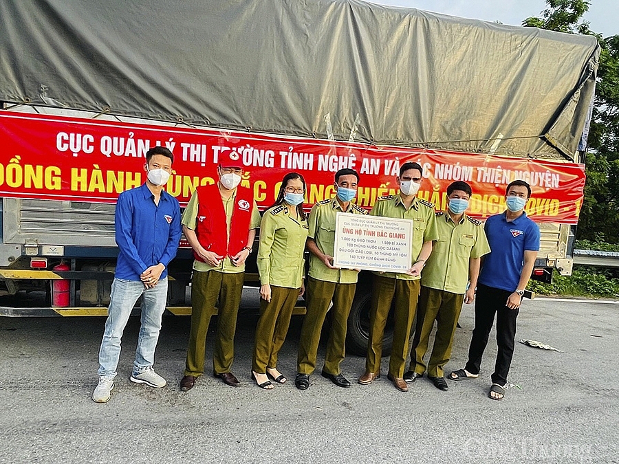 Quản lý thị trường Nghệ An trực tiếp ‘chia lửa’ giúp Bắc Giang tiêu thụ vải thiều