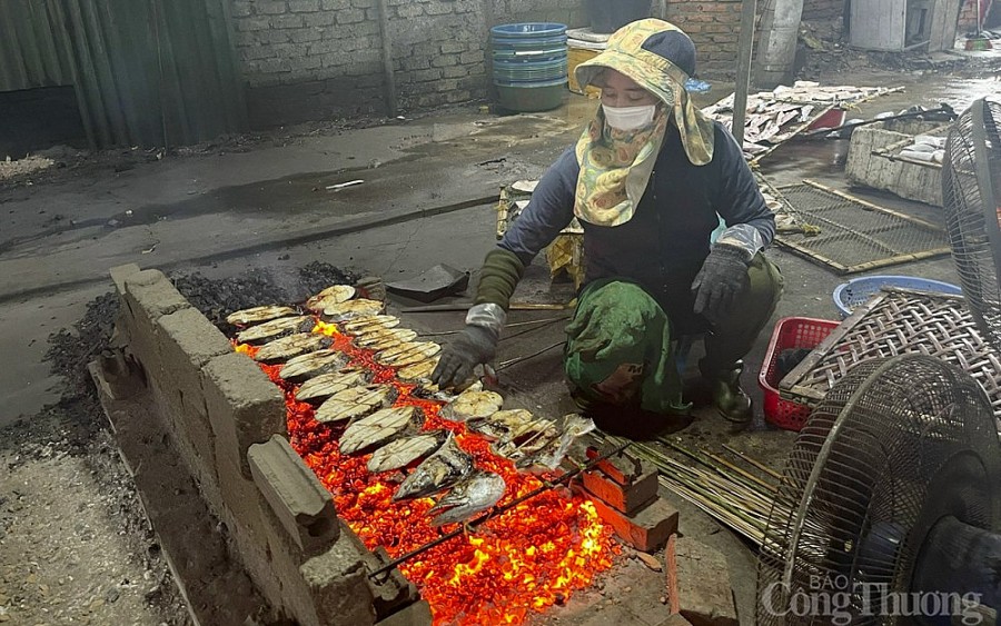 Chợ bến cá nhộn nhịp ở Cửa Lò Chợ bến cá nhộn nhịp ở Cửa Lò