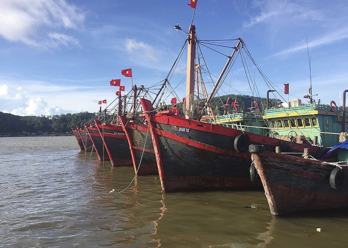 Áp thấp diễn biến phức tạp: Hàng nghìn tàu thuyền của ngư dân Nghệ An vào bờ trú ẩn ap thap dien bien phuc tap hang nghin tau thuyen cua ngu dan nghe an vao bo tru an