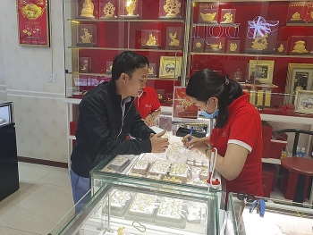 Giá vàng vượt ngưỡng 52 triệu đồng/lượng, thị trường giao dịch tại Nghệ An vẫn trầm lắng
