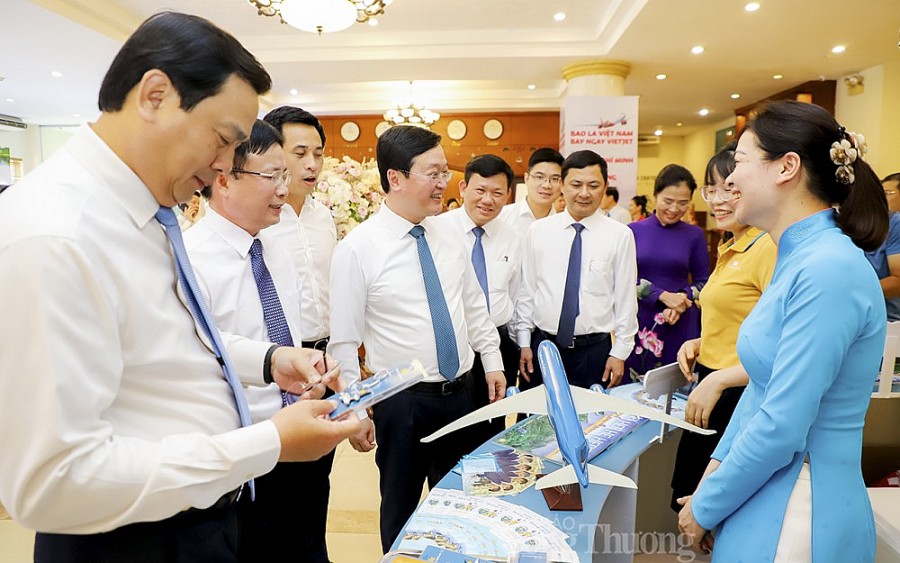 Triển vọng kết nối du lịch giữa Hà Nội, TP. Hồ Chí Minh với vùng Bắc Trung Bộ Triển vọng kết nối du lịch giữa Hà Nội, TP. Hồ Chí Minh với vùng Bắc Trung Bộ