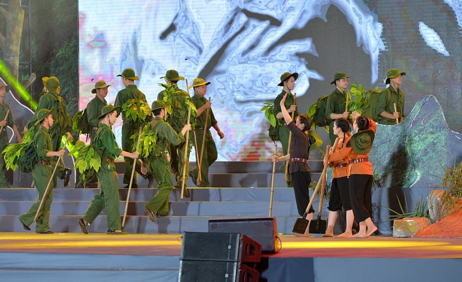 Thủ tướng Phạm Minh Chính dự chương trình nghệ thuật “Bản hùng ca bất diệt” Thủ tướng Phạm Minh Chính dự chương trình nghệ thuật “Bản hùng ca bất diệt”