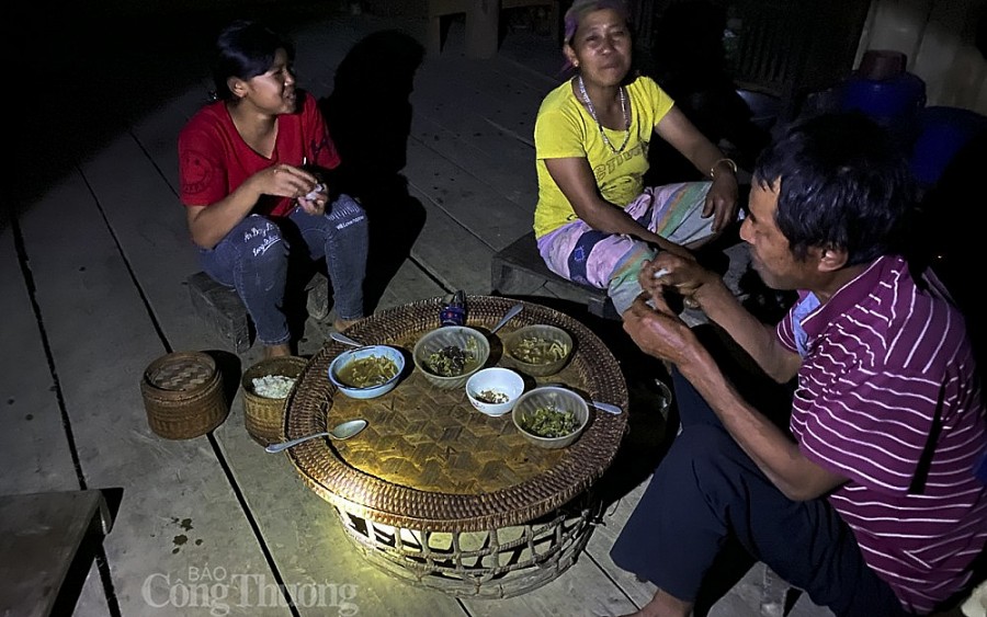 Cần tăng cường đầu tư nâng cấp lưới điện nông thôn ở miền núi Nghệ An Cần tăng cường đầu tư nâng cấp lưới điện nông thôn ở miền núi Nghệ An