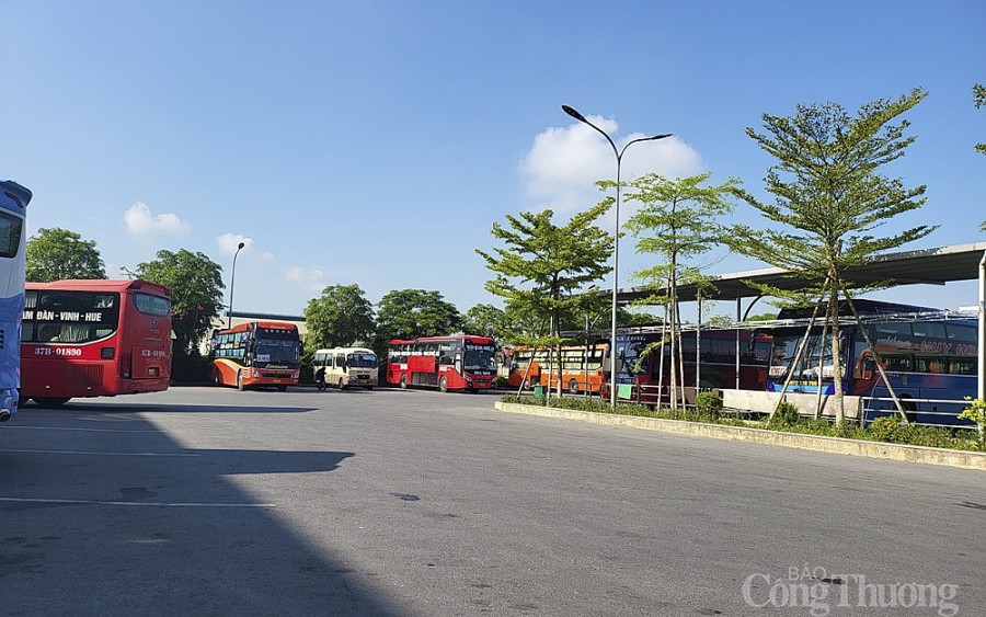 Giá xăng dầu giảm, người dân doanh nghiệp có nhẹ gánh? Giá xăng dầu giảm, người dân doanh nghiệp có nhẹ gánh?