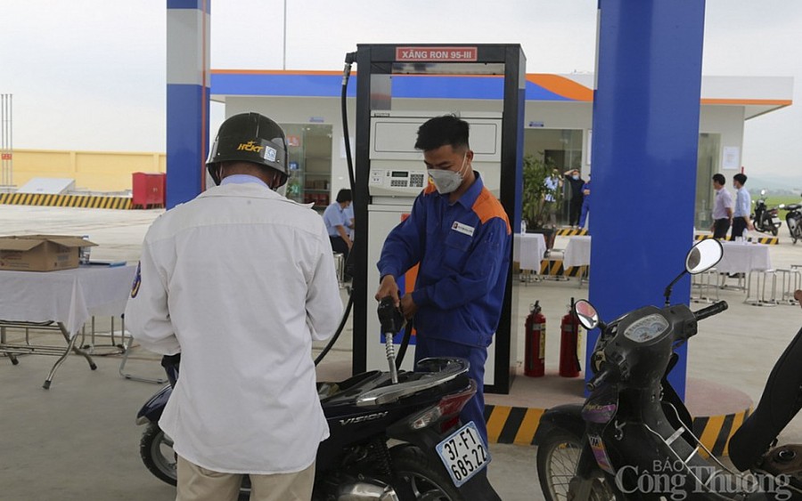 Giá xăng dầu giảm, người dân doanh nghiệp có nhẹ gánh? Giá xăng dầu giảm, người dân doanh nghiệp có nhẹ gánh?