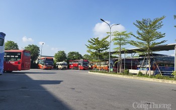 Giá xăng dầu giảm, gánh nặng của người dân và doanh nghiệp giảm bớt