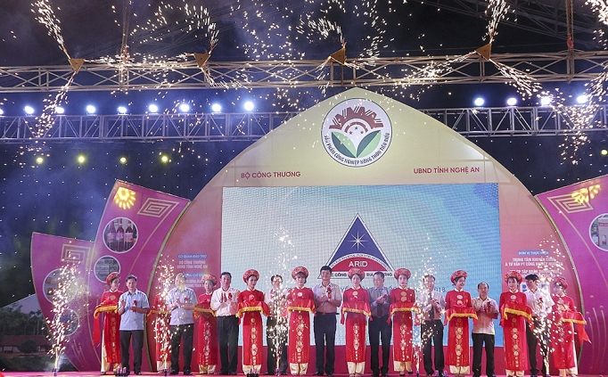 Tôn vinh hàng công nghiệp nông thôn tiêu biểu khu vực phía Bắc ton vinh hang cong nghiep nong thon tieu bieu khu vuc phia bac