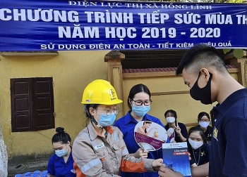 Hà Tĩnh: Đọng mãi những hình ảnh đẹp về điện lực tình nguyện tiếp sức mùa thi