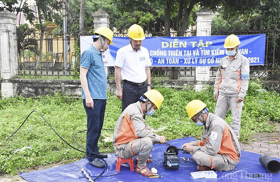 Điện lực Nghệ An tăng cường củng cố lưới điện trước mùa mưa bão Điện lực Nghệ An tăng cường củng cố lưới điện trước mùa mưa bão