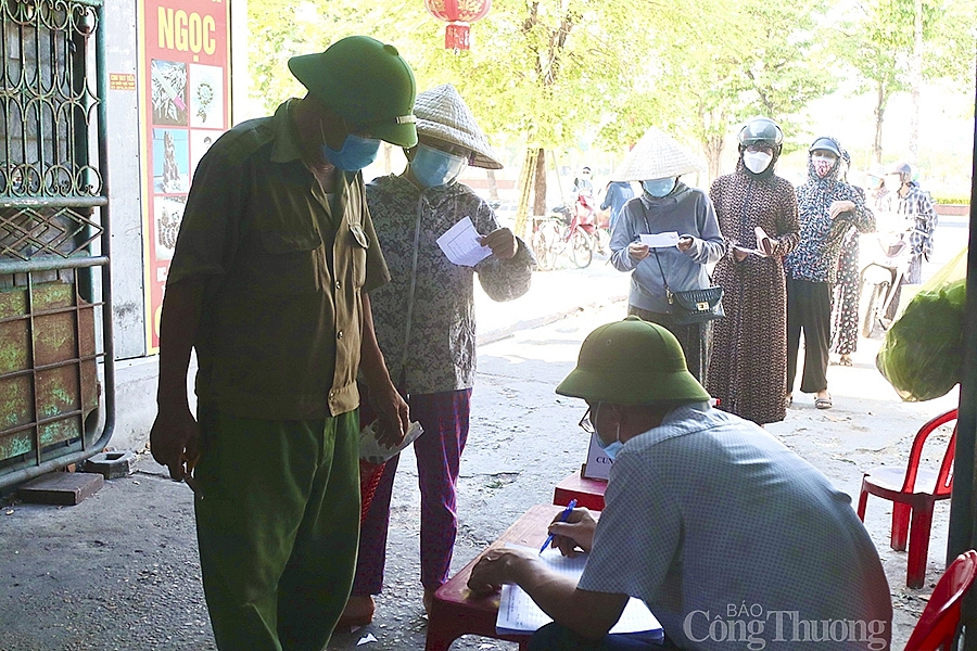 Nghệ An: Phát phiếu đi chợ theo ngày chẵn, lẻ - Người dân, tiểu thương đồng tình