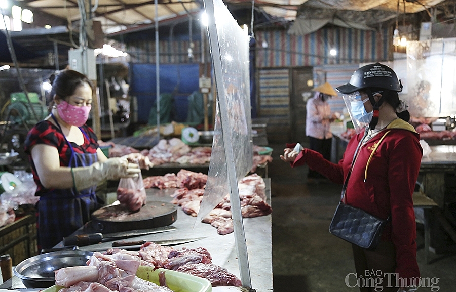 Nghệ An: Phát phiếu đi chợ theo ngày chẵn, lẻ - Người dân, tiểu thương đồng tình