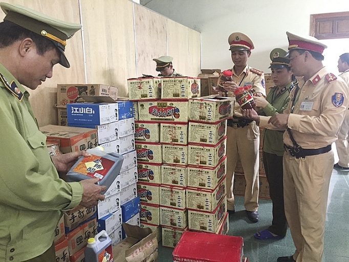 Hà Tĩnh: Tăng cường kiểm tra hàng giả, hàng kém chất lượng, bảo vệ người tiêu dùng ha tinh kiem tra hang gia hang kem chat luong bao ve nguoi tieu dung