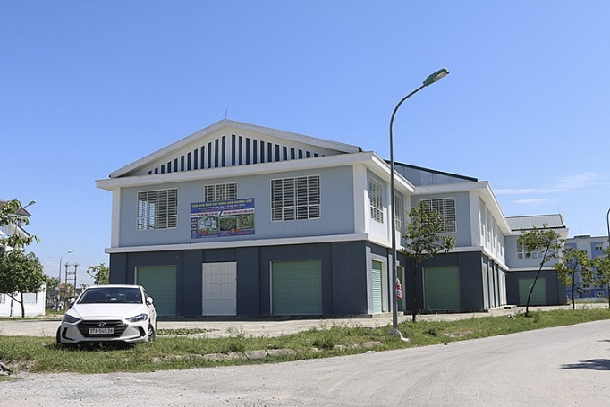 nghe an nhieu cho tien ty xay xong bo hoang