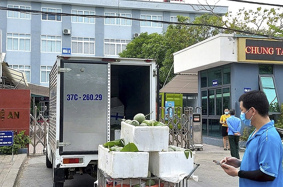 Nghệ An: Dư thừa hàng ngàn tấn nông sản, làm sao đưa được đến người tiêu dùng? Nghệ An: Dư thừa hàng ngàn tấn nông sản, làm sao đưa được đến người tiêu dùng?