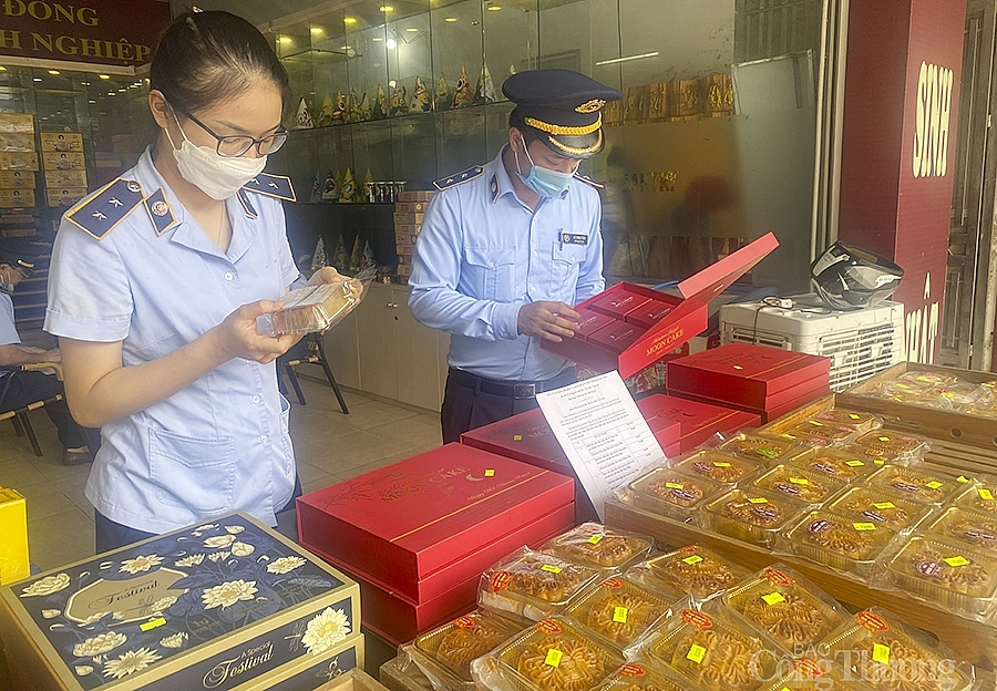 Lực lượng QLTT Nghệ An - Kiểm tra, giám sát thị trường hàng hoá thiết yếu dịp Tết Trung thu Lực lượng QLTT Nghệ An - Kiểm tra, giám sát thị trường hàng hoá thiết yếu dịp Tết Trung thu