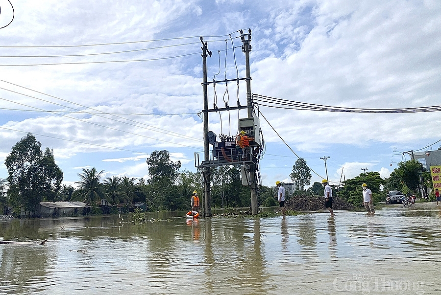 Điện lực Nghệ An khẩn trương khôi phục cấp điện sau mưa lũ Điện lực Nghệ An khẩn trương khôi phục cấp điện sau mưa lũ