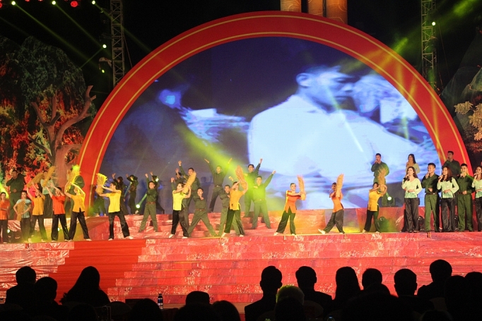 thu tuong chinh phu nguyen xuan phuc du le ky niem 50 nam chien thang truong bon