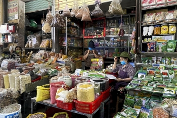 Nghệ An: Tiểu thương chợ truyền thống thấp thỏm chuẩn bị hàng Tết