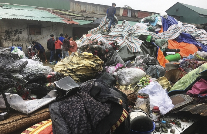 hang hoa thanh than sau vu chay nhieu tieu thuong cho vinh trang tay