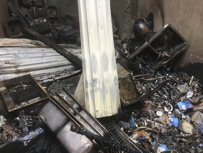 hang hoa thanh than sau vu chay nhieu tieu thuong cho vinh trang tay