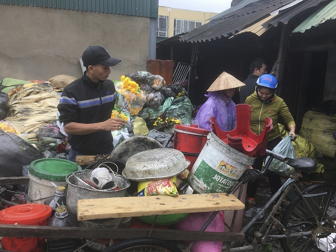 hang hoa thanh than sau vu chay nhieu tieu thuong cho vinh trang tay