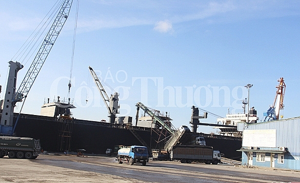 cuc hai quan ha tinh thu thue xuat nhap khau dat 1001 chi tieu