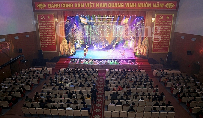 Giao lưu nghệ thuật “Son sắt nghĩa tình, Trường Sơn Đông – Trường Sơn Tây” giao luu nghe thuat son sat nghia tinh truong son dong truong son tay