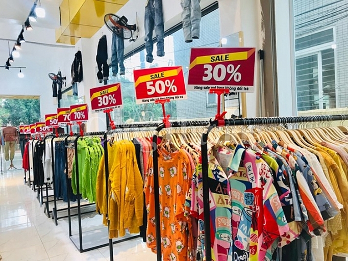 giam gia xa hang ton cuoi nam chieu tro cua nhung nguoi kinh doanh