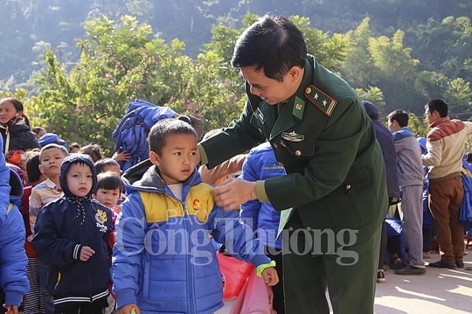 Áo ấm cho em ao am cho em