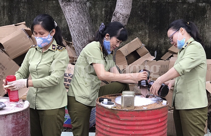 Xử lý hàng nhái, hàng giả: Cần chế tài xử phạt đủ mạnh can che tai xu phat du manh