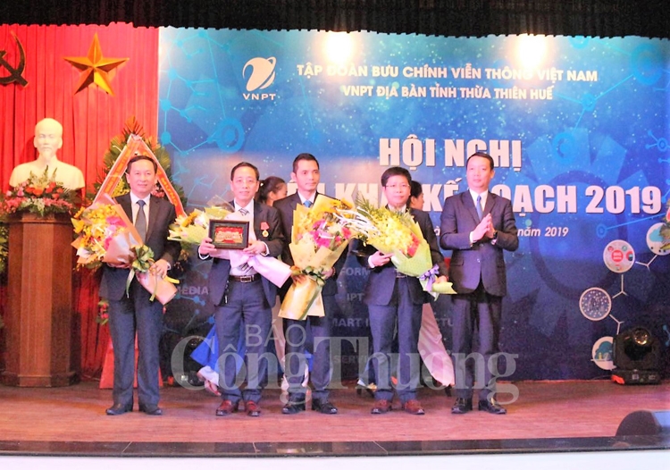 VNPT Thừa Thiên Huế đạt danh hiệu Doanh nghiệp xuất sắc năm 2018 vnpt thua thien hue dat danh hieu doanh nghiep xuat sac nam 2018