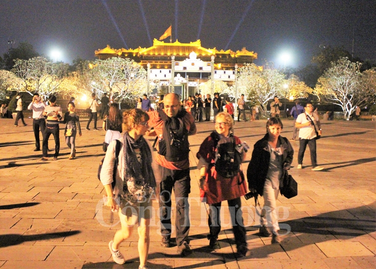 thua thien hue khach han quoc chiem thi phan lon trong co cau khach quoc te