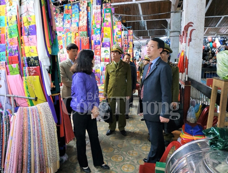 Thừa Thiên Huế: Đảm bảo cung ứng đầy đủ hàng hóa phục vụ Tết Kỷ Hợi 2019 thua thien hue dam bao cung ung day du hang hoa phuc vu tet ky hoi 2019