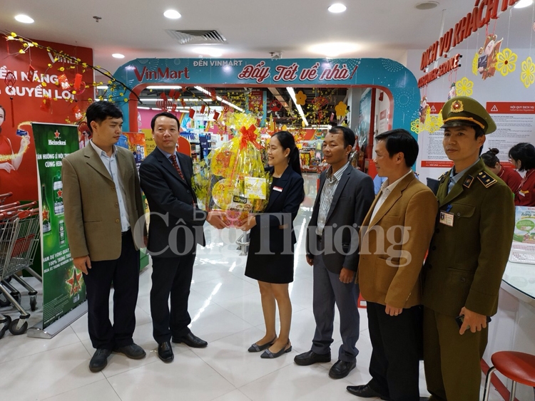 Thừa Thiên Huế: Đảm bảo cung ứng đầy đủ hàng hóa phục vụ Tết Kỷ Hợi 2019 thua thien hue dam bao cung ung day du hang hoa phuc vu tet ky hoi 2019