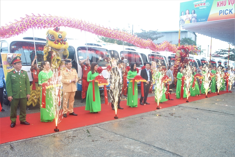 chinh thuc dua tuyen xe buyt lien ke hue da nang vao hoat dong